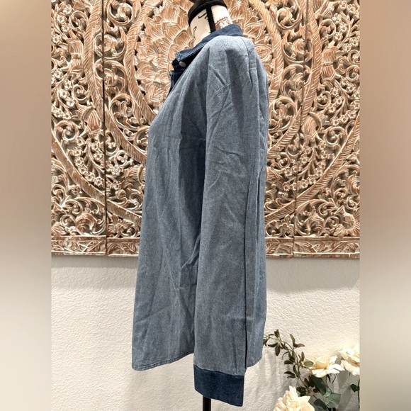 Teddi Long Sleeve Chambray Shirt, Ornate Silver Buttons- size M - Picture 4 of 8